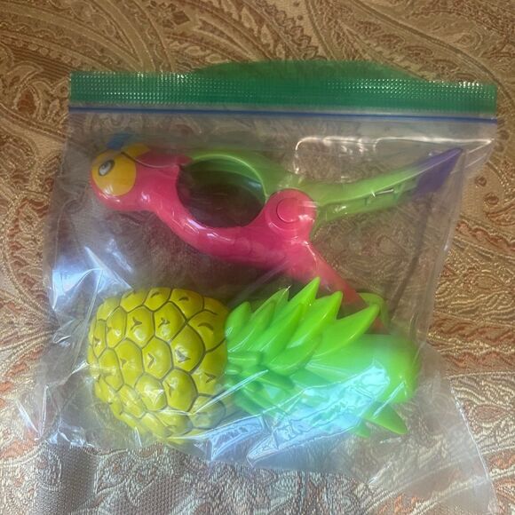 Colorful Parrot and Pineapple Kids Toy Set - Picture 3 of 3